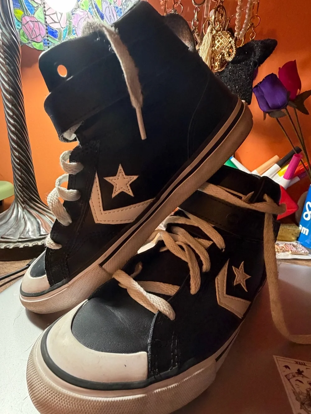 Kids Black High-Top Sneakers with White Star Accent - Brand: Converse sz 4